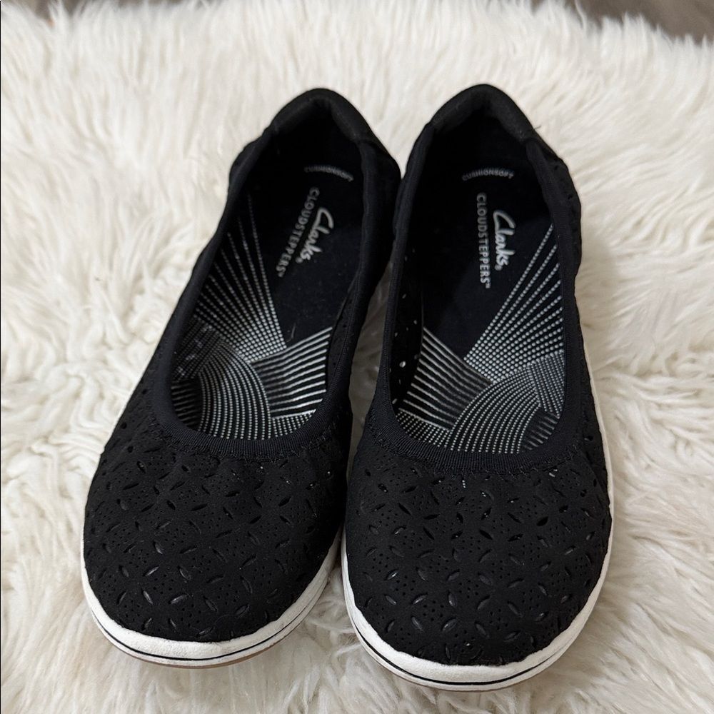 Clarks Black and White Casual Flats Size 8.5